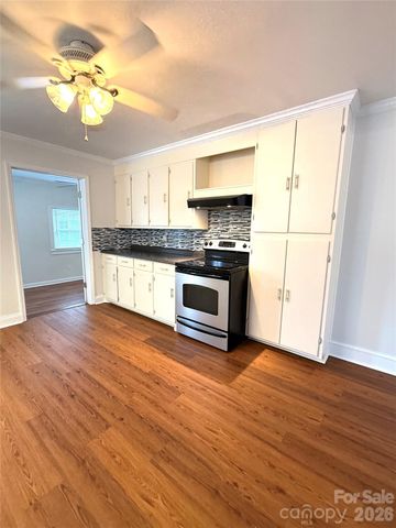 416 Edgewood Drive SW, Lenoir, NC 28645