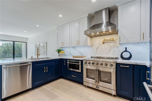 11919 Mayfield, Los Angeles, CA 90049