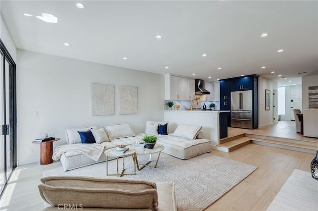 11919 Mayfield, Los Angeles, CA 90049