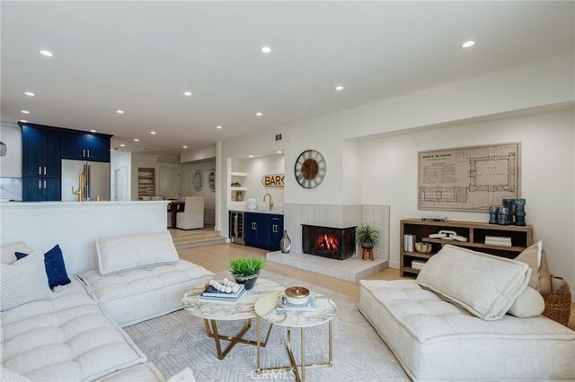 11919 Mayfield, Los Angeles, CA 90049