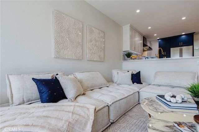 11919 Mayfield, Los Angeles, CA 90049