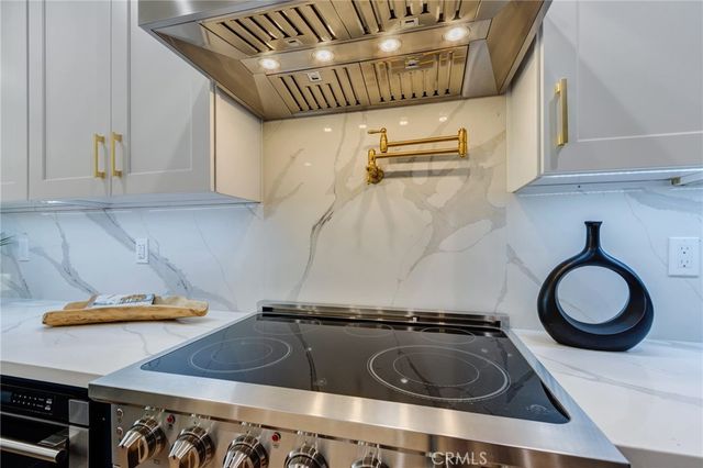 11919 Mayfield, Los Angeles, CA 90049