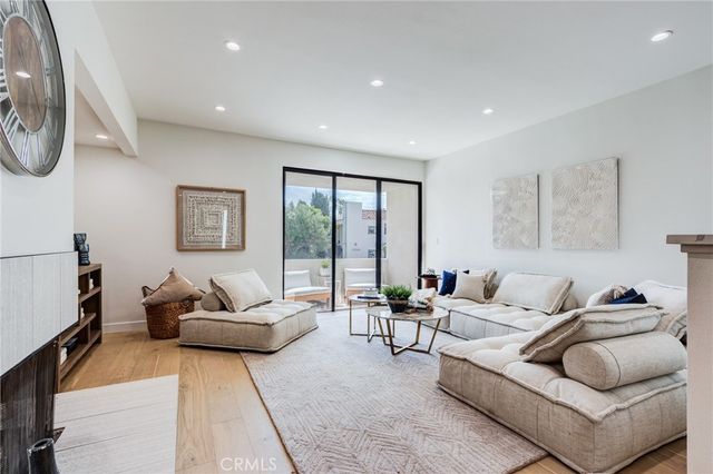 11919 Mayfield, Los Angeles, CA 90049