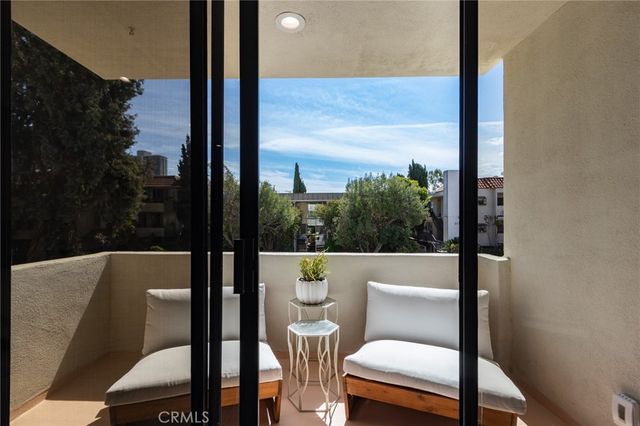 11919 Mayfield, Los Angeles, CA 90049