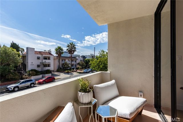 11919 Mayfield, Los Angeles, CA 90049