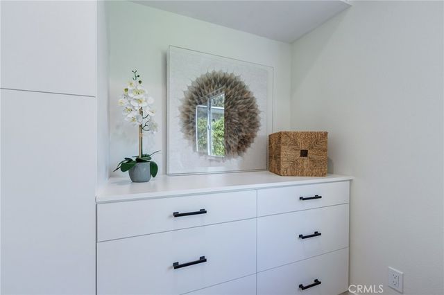 11919 Mayfield, Los Angeles, CA 90049