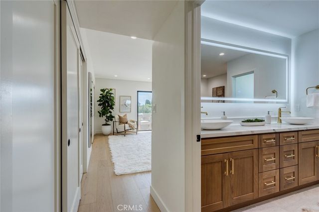 11919 Mayfield, Los Angeles, CA 90049