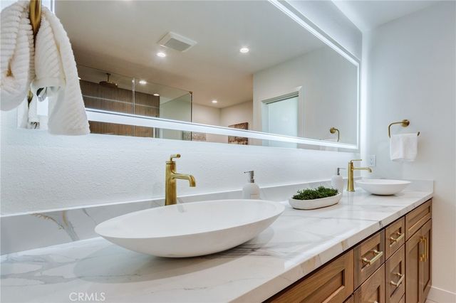 11919 Mayfield, Los Angeles, CA 90049