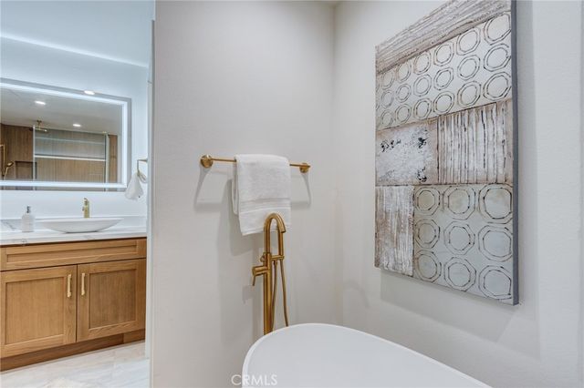 11919 Mayfield, Los Angeles, CA 90049