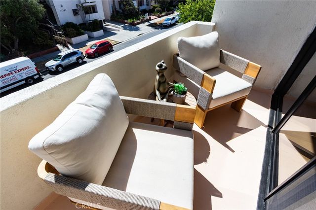 11919 Mayfield, Los Angeles, CA 90049