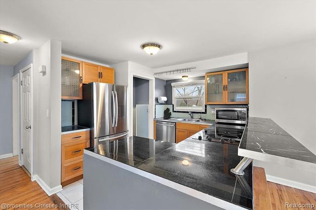 2435 Sunnyknoll Avenue, Berkley, MI 48072