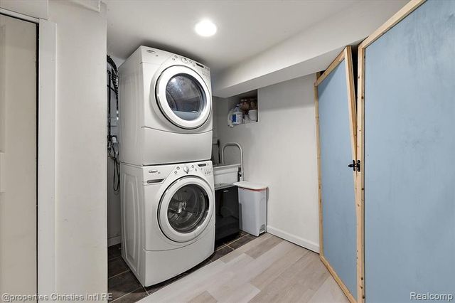 2435 Sunnyknoll Avenue, Berkley, MI 48072