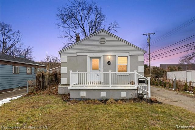 2435 Sunnyknoll Avenue, Berkley, MI 48072