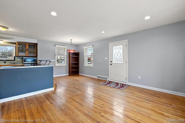 2435 Sunnyknoll Avenue, Berkley, MI 48072