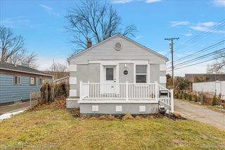 2435 Sunnyknoll Avenue, Berkley, MI 48072