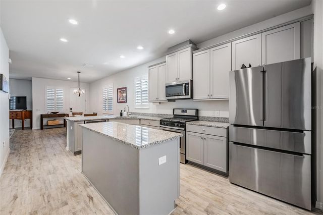 5607 HOMETOWN LANE, Lithia, FL 33547