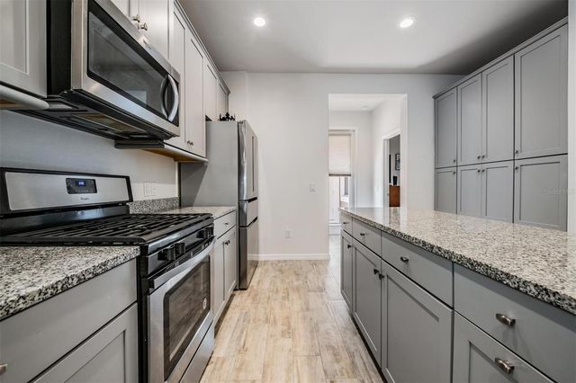 5607 HOMETOWN LANE, Lithia, FL 33547