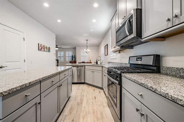 5607 HOMETOWN LANE, Lithia, FL 33547