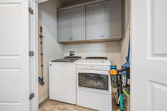 5607 HOMETOWN LANE, Lithia, FL 33547