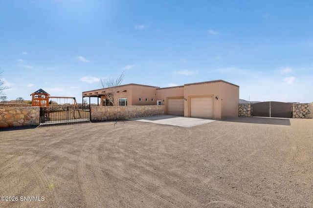 8680 Regal Mist Court, Las Cruces, NM 88011