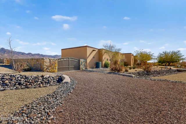 8680 Regal Mist Court, Las Cruces, NM 88011