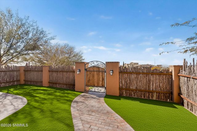 8680 Regal Mist Court, Las Cruces, NM 88011