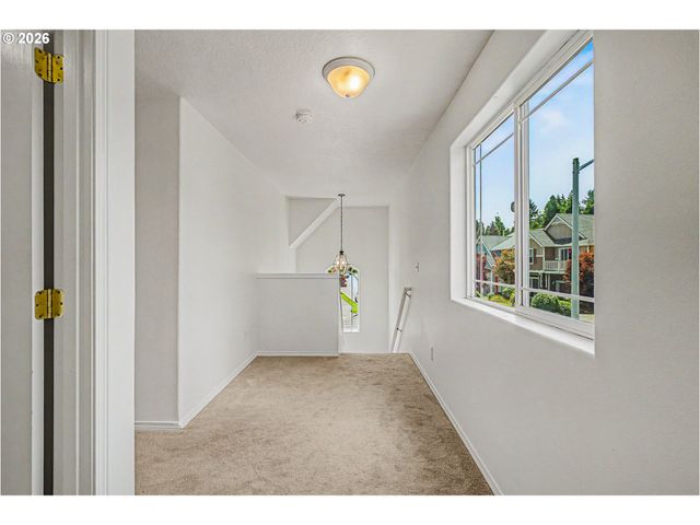1037 Sw 18TH Way, Troutdale, OR 97060