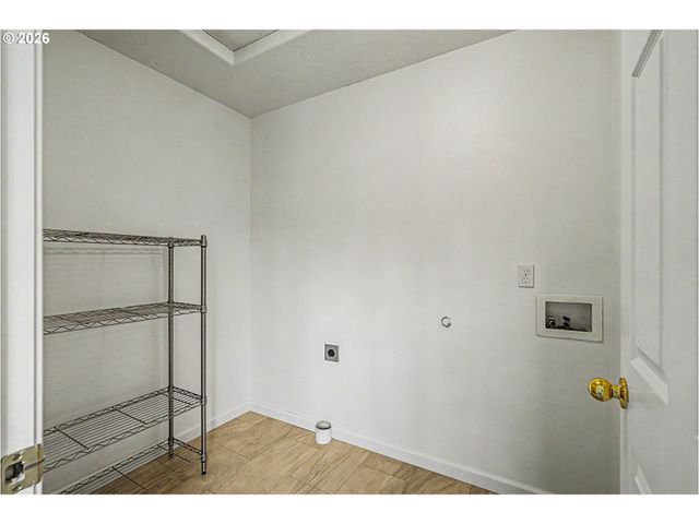 1037 Sw 18TH Way, Troutdale, OR 97060