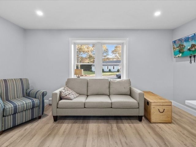266 Algonquin Ave, Mashpee, MA 02649