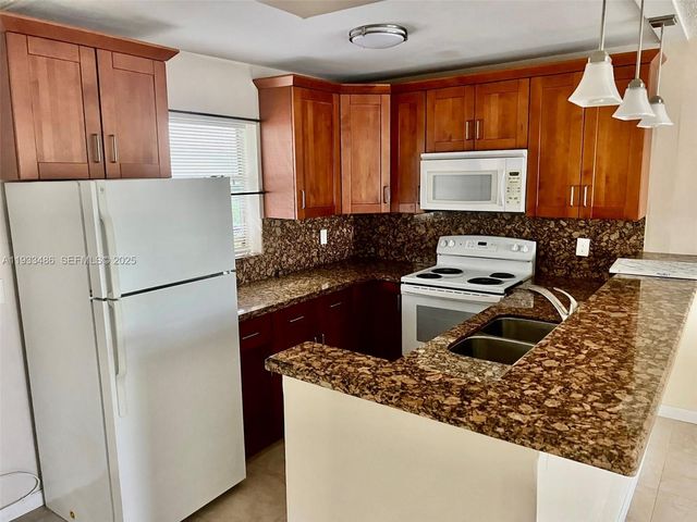 2519 Pierce St 09, Hollywood, FL 33020