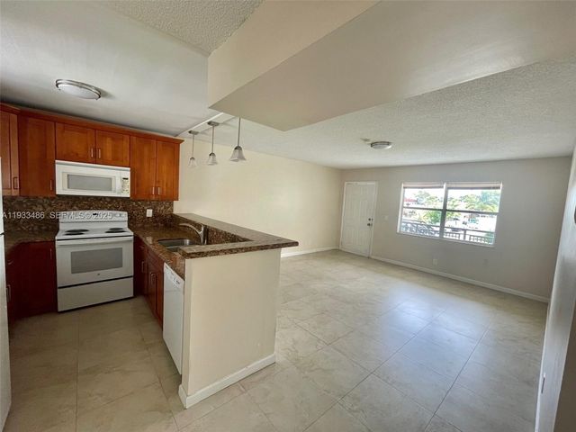 2519 Pierce St 09, Hollywood, FL 33020