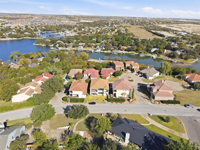 7725 Lakeview Circle, Fort Worth, TX 76179