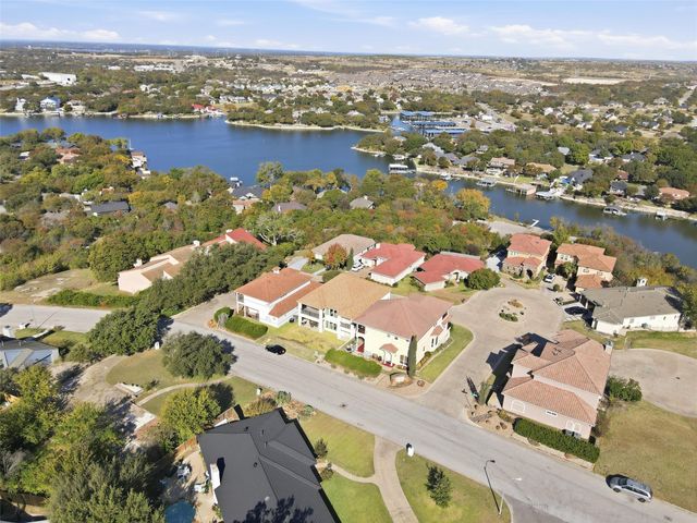 7725 Lakeview Circle, Fort Worth, TX 76179