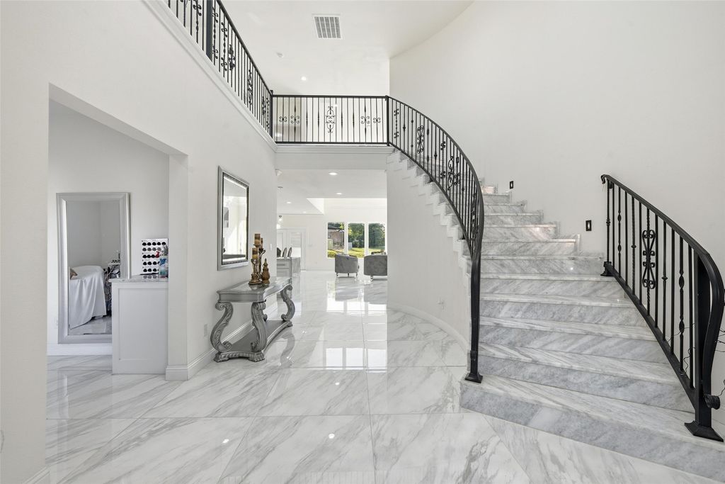 7725 Lakeview Circle, Fort Worth, TX 76179