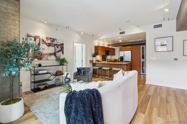 800 The Mark Lane 607, San Diego, CA 92101