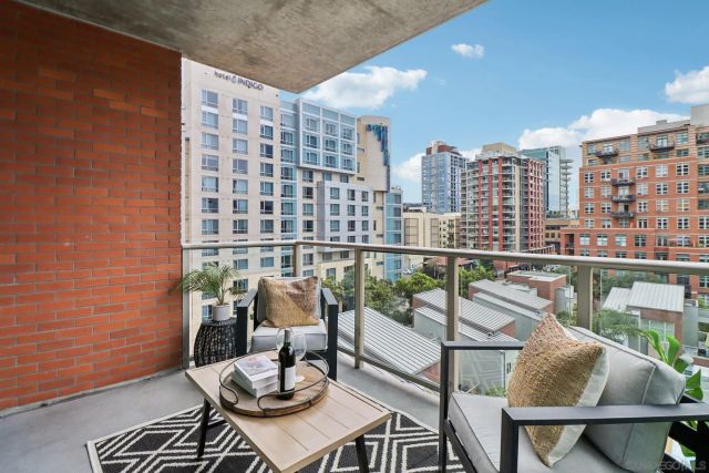 800 The Mark Lane 607, San Diego, CA 92101