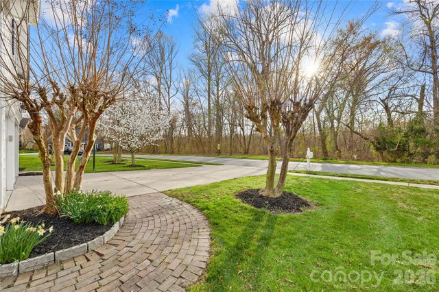 8312 Forest Shadow Circle, Cornelius, NC 28031