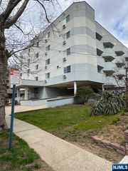 10 Orchard Street 2H, Hackensack, NJ 07601