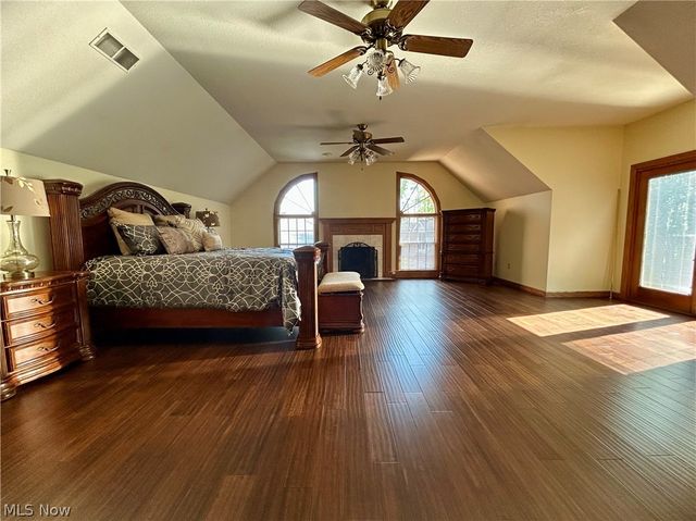 8536 Cherry Hill Place, Youngstown, OH 44514