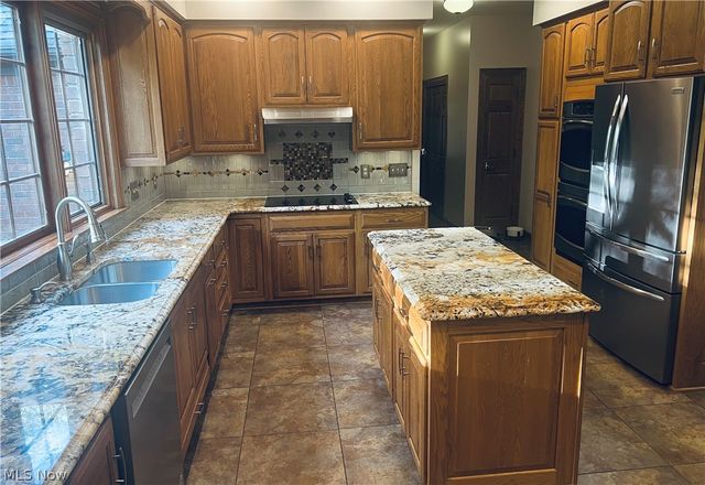 8536 Cherry Hill Place, Youngstown, OH 44514