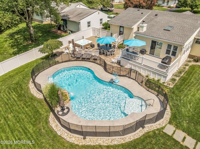 11 Forest Drive, Middletown, NJ 07748