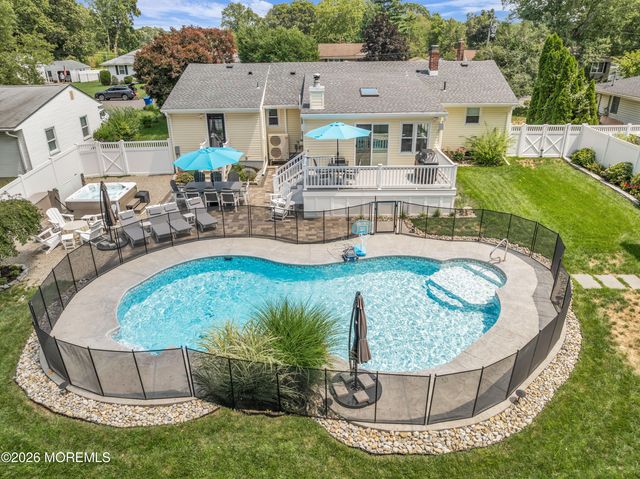 11 Forest Drive, Middletown, NJ 07748