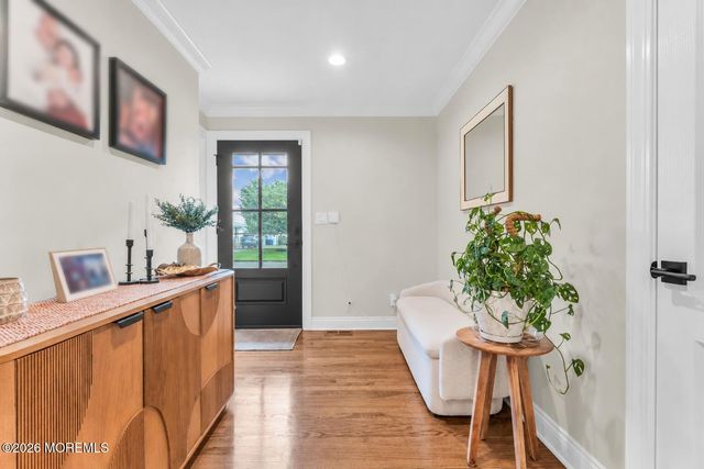 11 Forest Drive, Middletown, NJ 07748