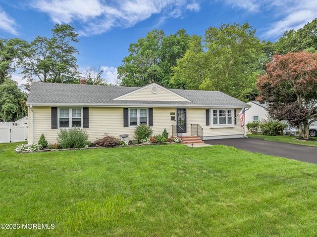 11 Forest Drive, Middletown, NJ 07748