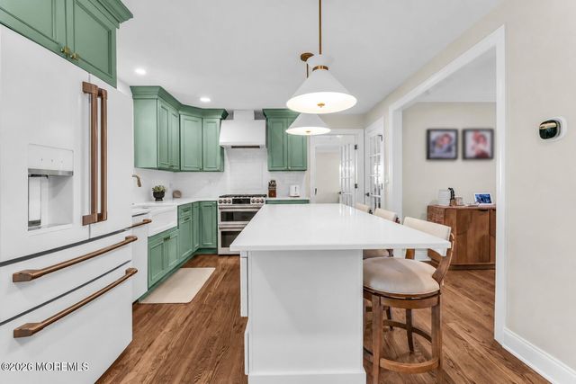 11 Forest Drive, Middletown, NJ 07748