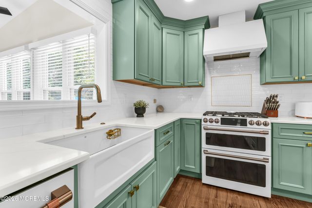 11 Forest Drive, Middletown, NJ 07748