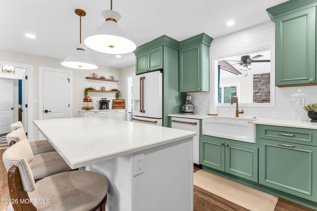 11 Forest Drive, Middletown, NJ 07748