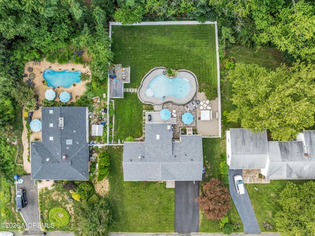11 Forest Drive, Middletown, NJ 07748