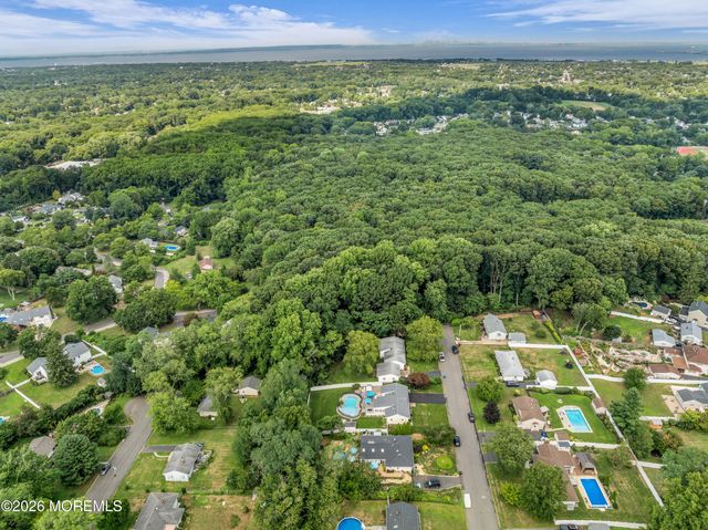 11 Forest Drive, Middletown, NJ 07748