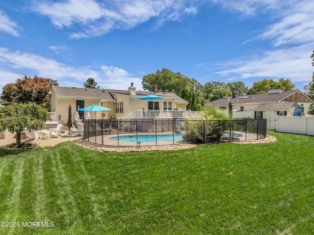11 Forest Drive, Middletown, NJ 07748